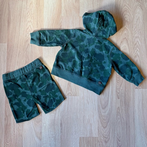 NWOT Tea Collection Baby Boy Two Piece Set- Camo Hoodie with Matching Shorts - Picture 2 of 5